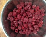 Foto langkah ke 1 dari resep Homemade Raspberry Jam.