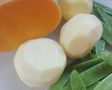 Foto del paso 1 de la receta: Ensalada templada de patatas, calabaza y tirabeques al estragón