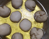 Foto langkah ke 7 dari resep Bakpia Basah Kacang Hijau (Panggang di Teflon).