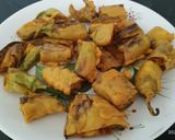A picture of step 5 of Mirchi pakoda.