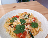 Foto del paso 4 de la receta: Pasta con pollo, calabacín y tomate