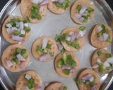A picture of step 3 of Papdi pizza.
