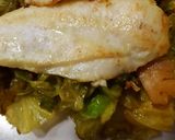 Foto del paso 4 de la receta: Filetes de merluza con base de col