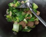 Foto langkah ke 4 dari resep Tumis bakso pokcoy.