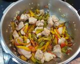 Foto del paso 3 de la receta: Bulgur a los tres pimientos con contramuslo de pollo