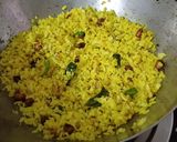 A picture of step 2 of Indori poha.