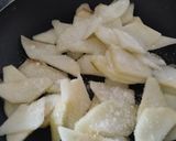 Foto del paso 2 de la receta: Sándwich de berenjena🍆con pera y queso🧀🍯🧅🍐
