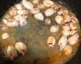 Foto del paso 2 de la receta: Chipirones en salsa de cebolla y tomate