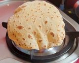 A picture of step 6 of Phulka Roti.