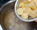 A picture of step 3 of Chicken Soup.