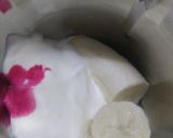 A picture of step 2 of Banana Rose Smoothy.