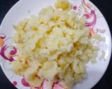 A picture of step 1 of Raseele Aloo / Potato Curry.