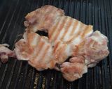 Foto del paso 2 de la receta: Muslos deshuesados a la plancha con ensalada