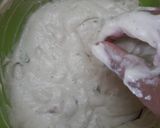 A picture of step 3 of Urad dal vadai.