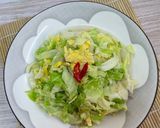 Foto langkah ke 5 dari resep Tumis Kubis Telur.