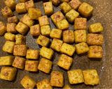 Foto del passaggio 7 della ricetta Tempeh fritto, con cipolle stufate al curry piccante