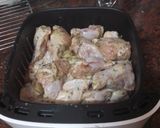 Foto del paso 2 de la receta: Jamoncitos de pollo adobado y asados en freidora de aire con papas arrugas