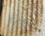 A picture of step 7 of Masala maska chaska toast.