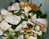 Foto langkah ke 1 dari resep Sayur sop mie.