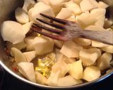 Foto del paso 2 de la receta: Patatas guisadas con atún fresco