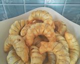 Foto langkah ke 5 dari resep 65. Molen Pisang Bulan Sabit.