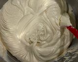 Gambar langkah 3 resipi Creamy Vanilla Butter Cake (Cream Cheese Frosting).