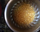 A picture of step 1 of Kali mah chanaki dal.