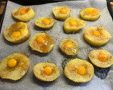 Foto del paso 4 de la receta: Canapé de patata con huevo de codorniz y chorizo