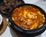A picture of step 3 of Sundubu-jjigae.