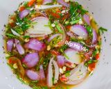 Hình bước làm 2 của món Gà hấp lá chanh
