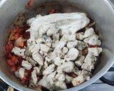 A picture of step 5 of Vorí Vorí Soup.