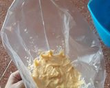 Foto langkah ke 2 dari resep Kue kering : Lidah kucing (takaran sendok, no mixer, no cetakan).