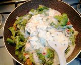 Foto del paso 4 de la receta: Salmón a las finas hierbas y ensalada tornillos