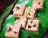 सूजी मावा गुलाब बर्फी (sooji mawa gulab barfi recipe in Hindi) रेसिपी चरण 8 फोटो