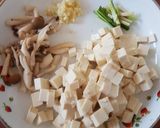 A picture of step 1 of Sauteed Silky Tofu.
