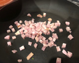 Foto del paso 3 de la receta: Raviolis de huevo y cereales rellenos de parmesano con salsa de crema de leche y dados de bacon