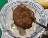 A picture of step 3 of Coconut Banana peanut butter smoothie bowl for breakfast.