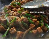Foto langkah ke 4 dari resep Oseng-oseng Oncom Pedas Manis Simpel.