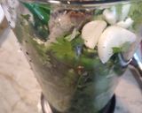 A picture of step 4 of Hara dhania imli chutney.