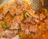 A picture of step 2 of Gobhi Gosht.