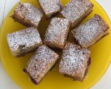 Cseresznyés, áfonyás, csokis, joghurtos piskóta 🍒🍶🍫🥧 recept fázis 12 fotója