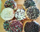 Foto langkah ke 6 dari resep Donat Empuk topping Cokelat.