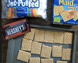 รูปขั้นตอนการทำที่ 1 ของ S’mores แครกเกอร์สอดไส้ช็อกโกแลตสุดฟิน
