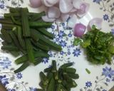 A picture of step 1 of Bhindi do pyaza.