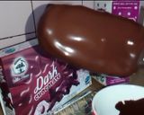 A picture of step 4 of Choc-bar ice cream 🍫.