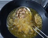 Foto langkah ke 4 dari resep Ayam Goreng Bawang Pedas.