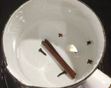 Foto langkah ke 1 dari resep Teh Cengkeh Kayu Manis.