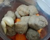 Foto langkah ke 1 dari resep Sop Jamur Salju.
