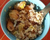 รูปขั้นตอนการทำที่ 3 ของ ข้าว(กล้อง)ผัดไข่ไส้กรอก [สูตรไมโครเวฟ]
