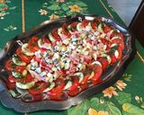 Une image de l'étape 10 de Salade de tomates et concombres au jambon et roquefort.